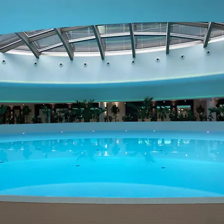 アパート Hanza Tower - Blue Heaven - Pool, Sauna, Sunset View