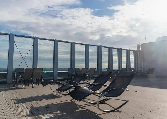 아파트 Hanza Tower - Blue Heaven - Pool, Sauna, Sunset View 슈체친