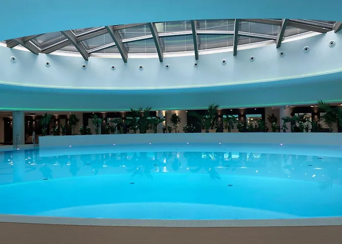 アパート Hanza Tower - Blue Heaven - Pool, Sauna, Sunset View